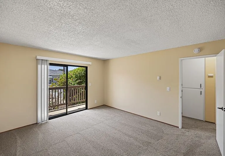 Park Plaza Apartments — Photo 23