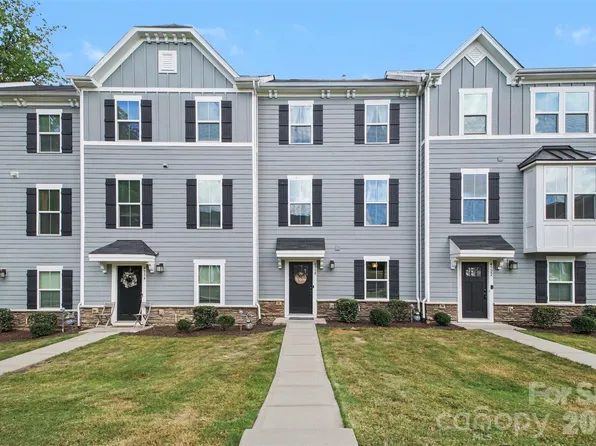 4518 Valley Walk Dr, Charlotte, NC 28216