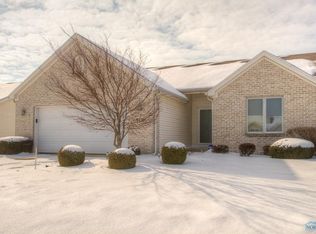 4450 Clearwater Dr W, Maumee, OH 43537