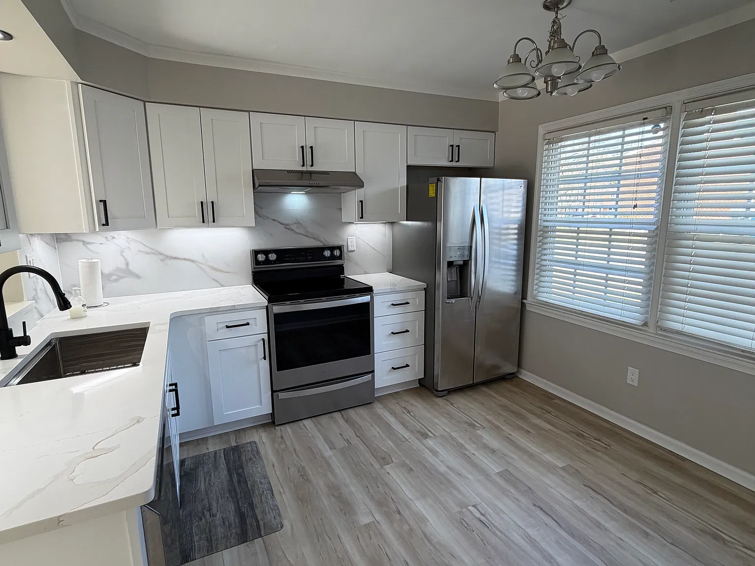 3 bed, 1.5 bath, 1400 sqft, $2,350 — Photo 2