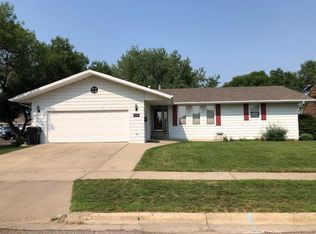 2201 1st Ave E, Williston, ND 58801