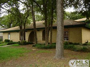 2833 Winterhaven Dr, Hurst, TX 76054