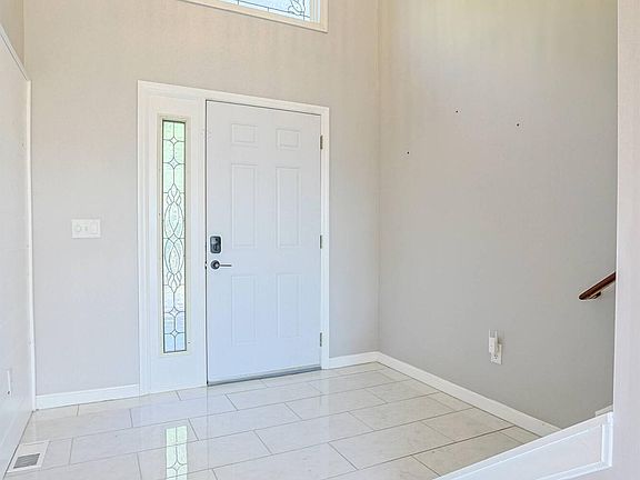 4th image of 630 Pointe Benton Ln