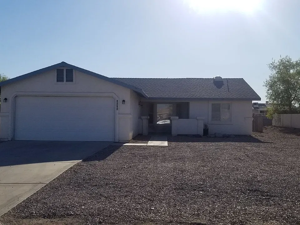 3273 Bluegrass Dr