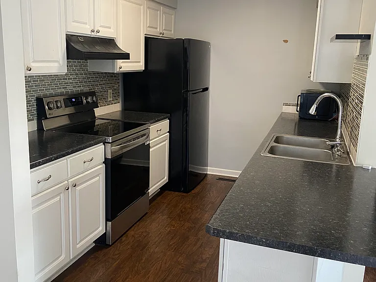 3515 Comstock Ave — Photo 11