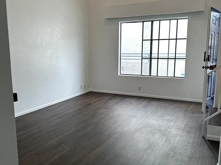 720 W 4th St #409 — Photo 10
