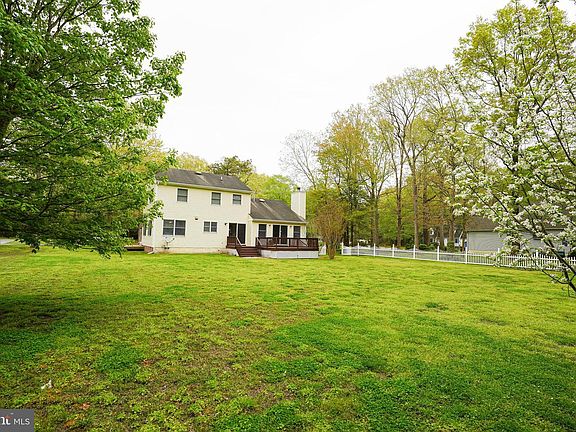 4th image of 804 White Oaks Ln