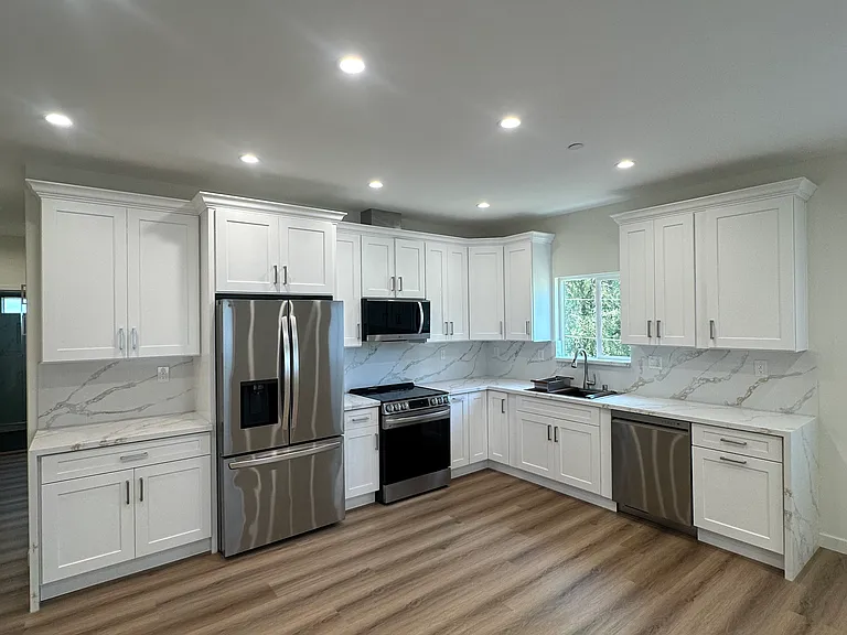 1445 N Maple St #201 — Photo 8