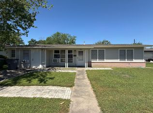 1804 E Poplar Ave, Victoria, TX 77901