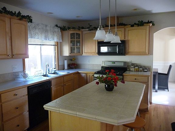 3rd image of 1323 195th St SW