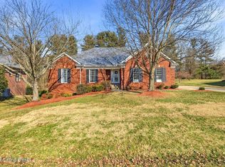 1011 Barbizon Dr, Goshen, KY 40026