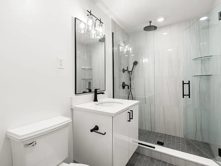 321 W Broadway #1 — Photo 15