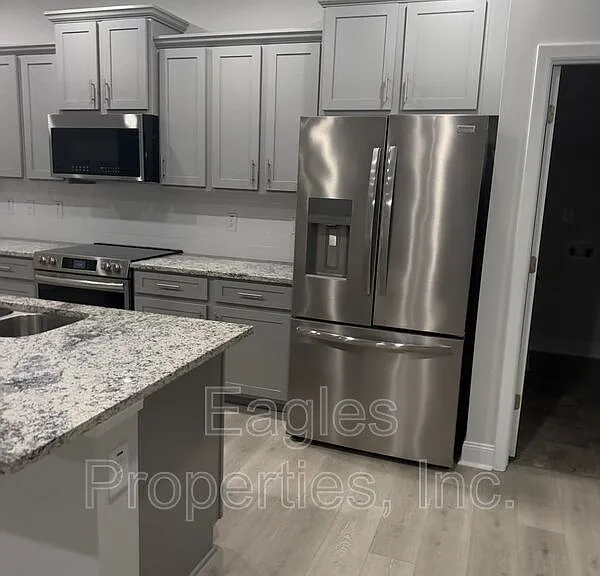 208 Bay Hill Dr — Photo 4