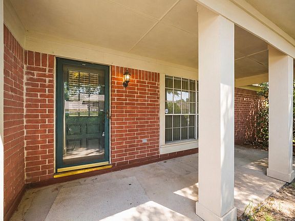 2nd image of 18142 Lake Bend Dr