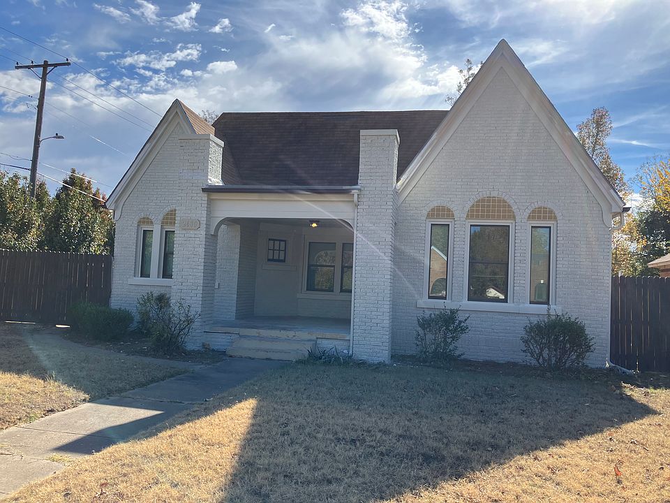 the property is a corner property facing NW 15th and completely fenced in on Lynn as well