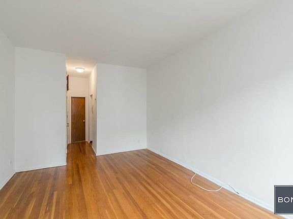4th image of 302 E 90th St APT 4d