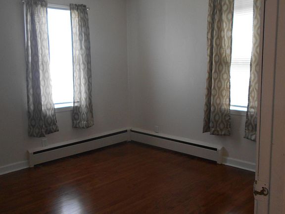 4th image of 946 S Linda St