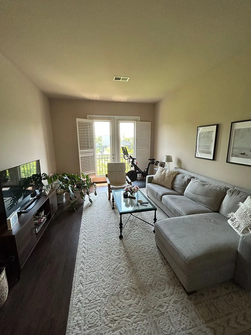 725 Walker Square — Photo 3