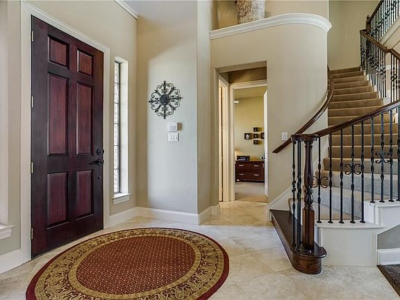 4th image of 7104 Twin Knoll Ln