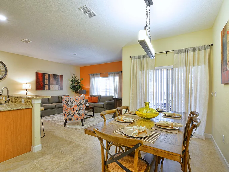 2929 Banana Palm Dr — Photo 2