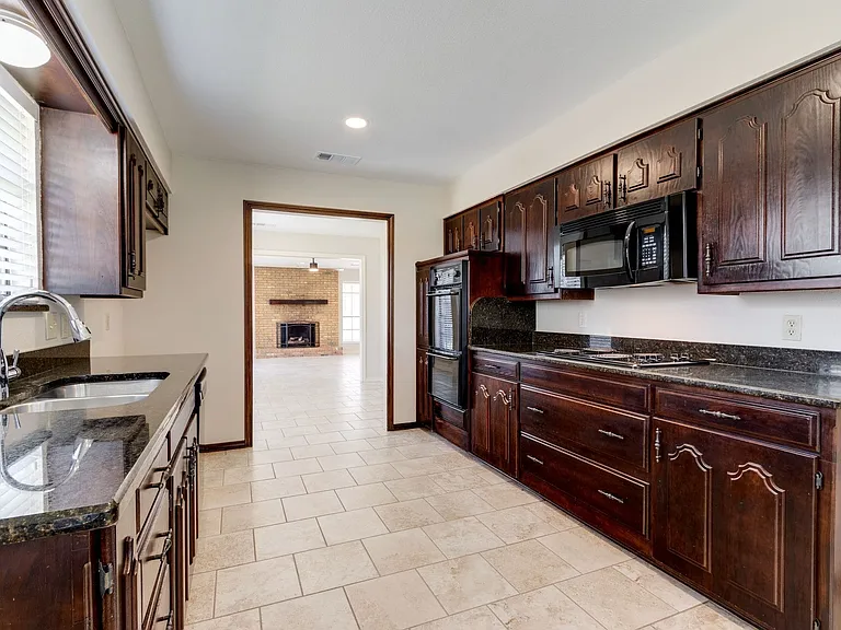 Nice large kitchen.