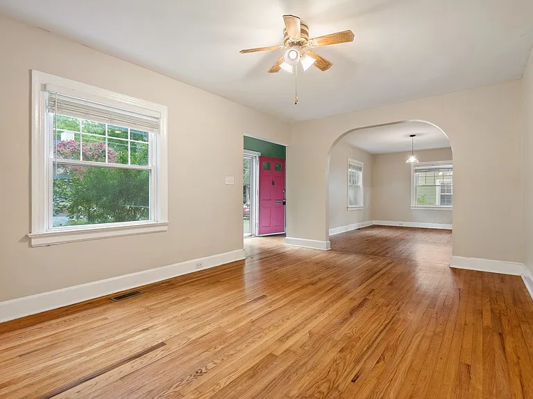 713 W Knox St — Photo 2
