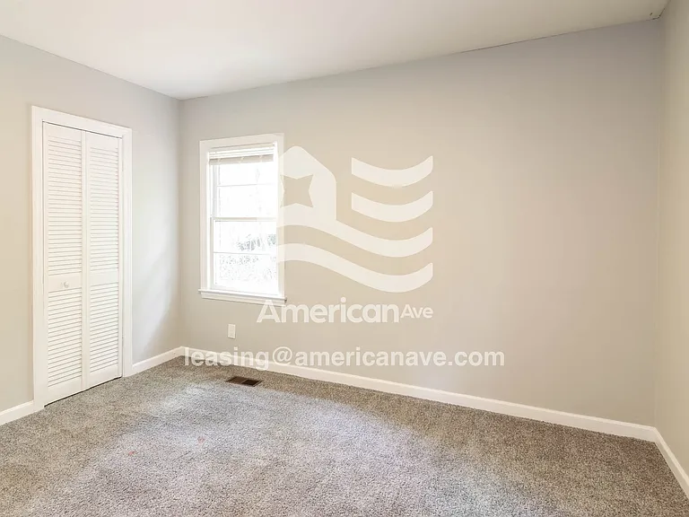 207158_010_bedroom_11.jpg
