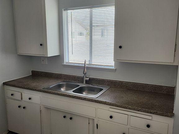4th image of 924 Saint Louis Ave APT 10