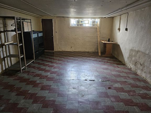 5th image of 2720 Unruh Ave