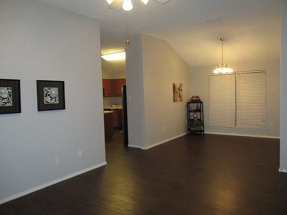 5th image of 1009 Olivewood Ln