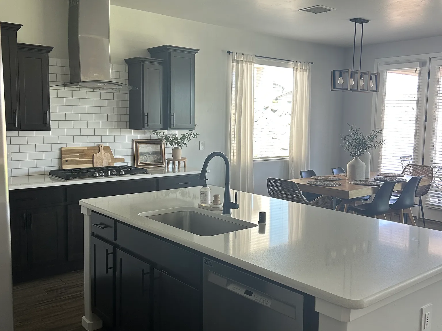 4 bed, 1744 sqft, $2,100 — Photo 3
