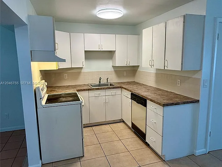 12096 Dolphin Dr — Photo 14