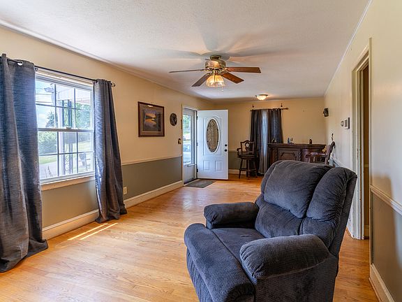 2nd image of 110 Waugh Dr