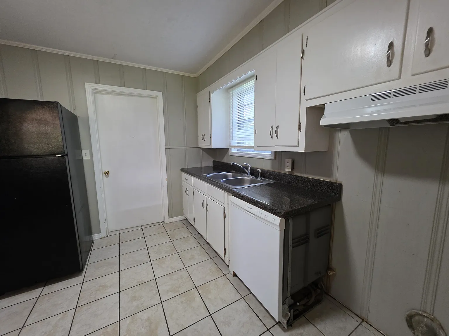 1706 Hatley Rd — Photo 2