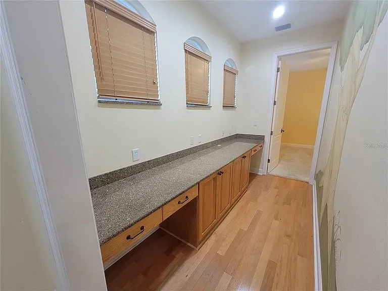 10209 Thurston Groves Blvd — Photo 33