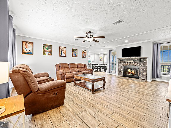 4th image of 655 Lowe Rd