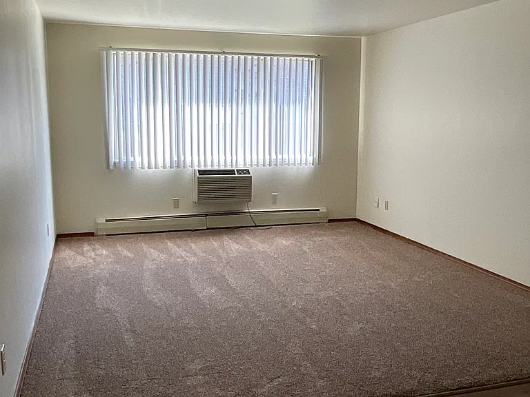 324 S. Locust Street — Photo 13
