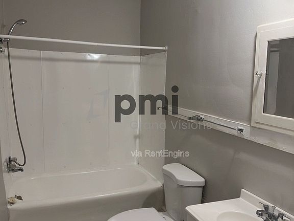 3rd image of 601 Monroe Ave #25