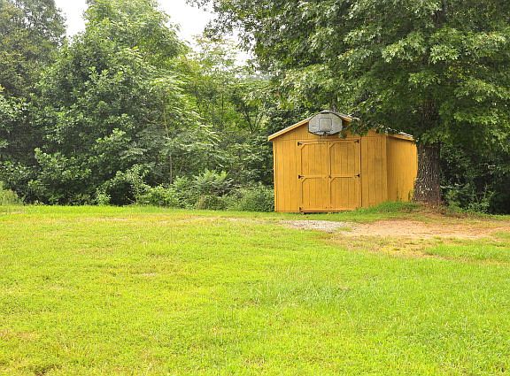 3rd image of 367 Oak Hill Ln