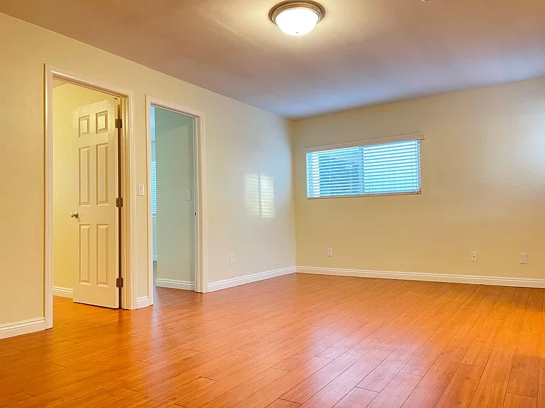 1131 Rose Ave — Photo 7