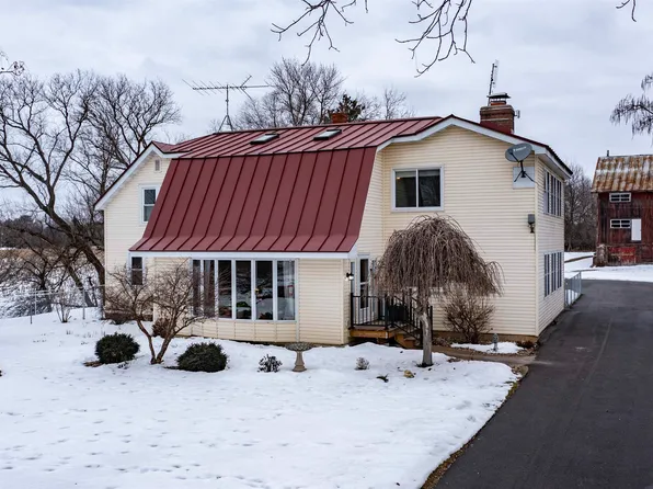 E3282 Casey Rd, Waupaca, WI 54981