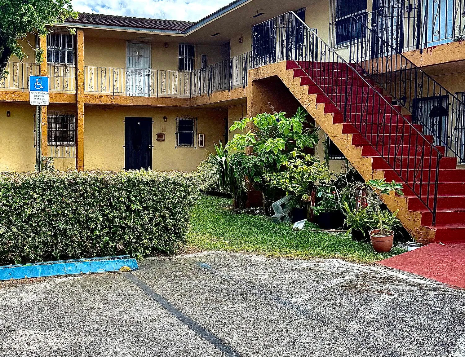 2 bed, 1.0 bath, 800 sqft, $2,000 — Photo 2