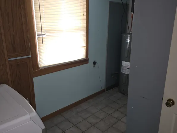 617 1st St N, Dyersville, IA 52040