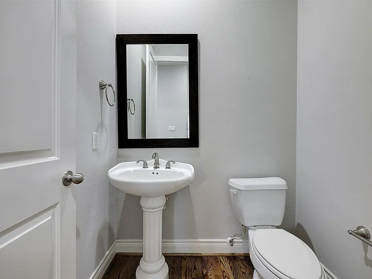 3245 Maxroy St — Photo 14