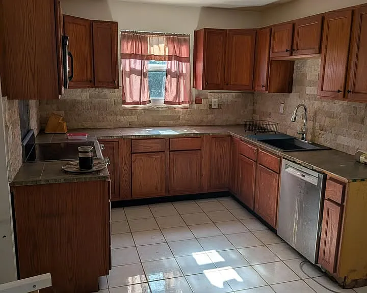 4180 NW 11th Ave — Photo 11