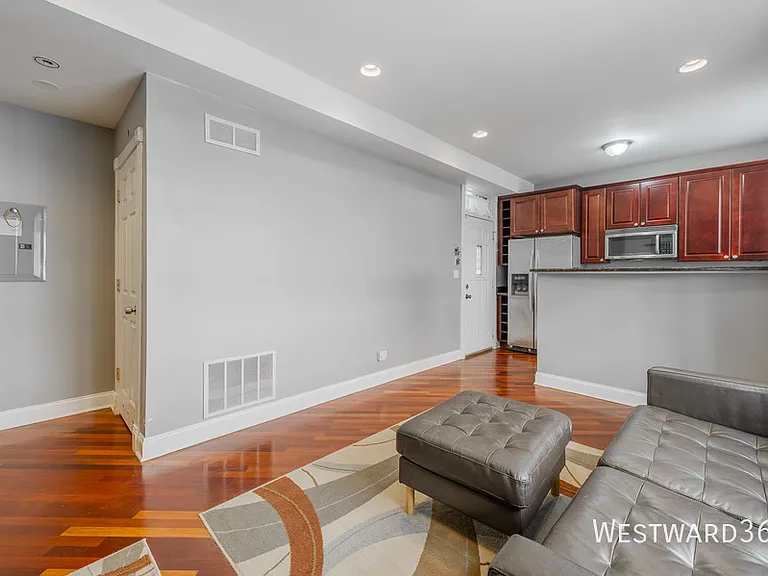 906 W Winona St #1N — Photo 2