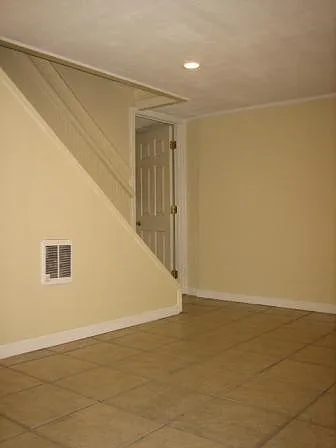 621 1/2 N Canton Rd — Photo 6