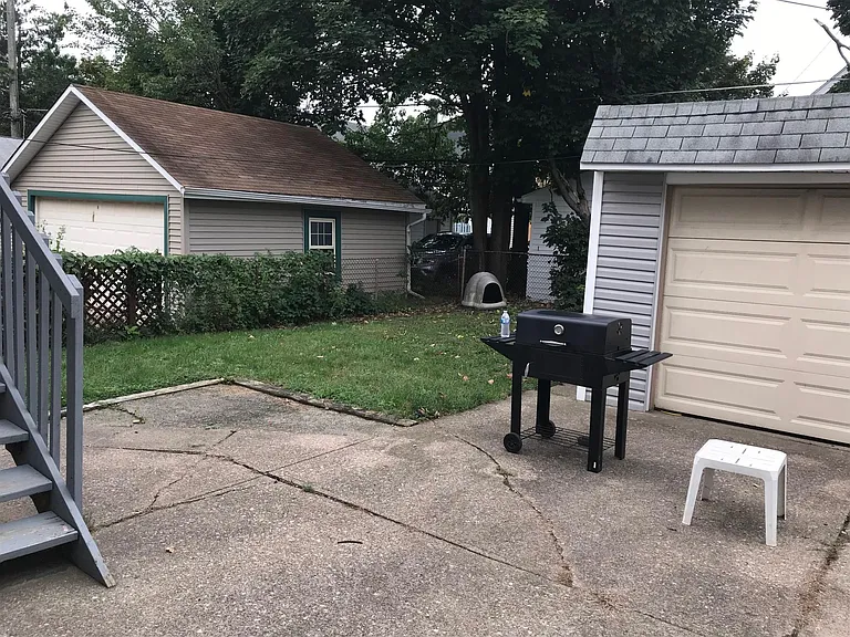2074 Wyandotte Ave — Photo 13