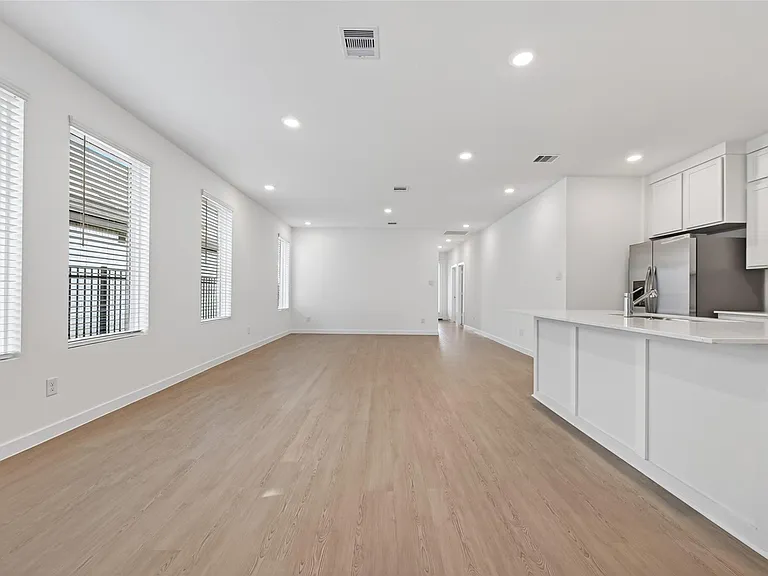 27435 Sunterra Village Dr — Photo 5