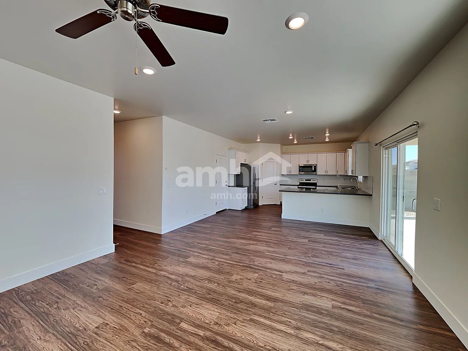 4 bed, 2.5 bath, 1912 sqft, $2,500 — Photo 4
